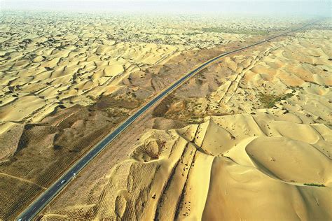 what are the two largest desert in china